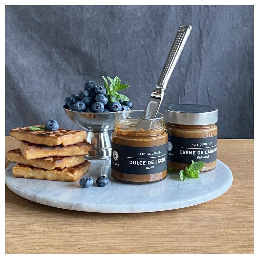 WAFFLES WITH CARAMEL SPREAD AND BERRIES